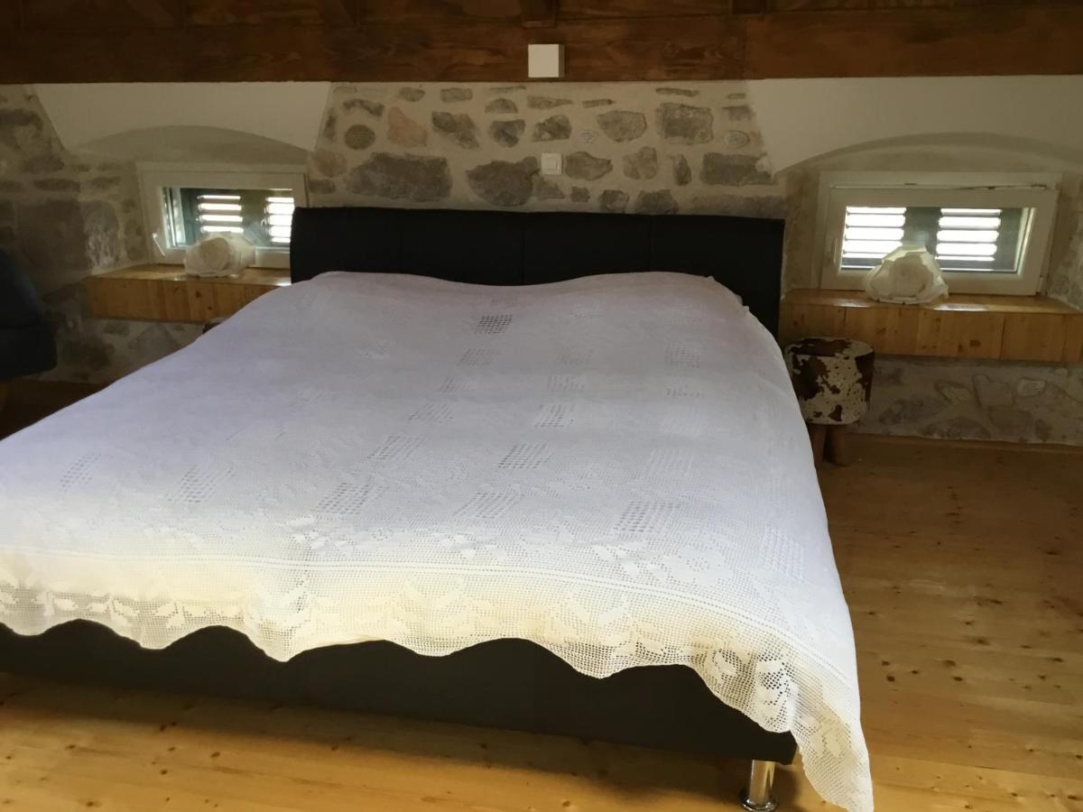Stein Haus Villa Pirovac Buitenkant foto