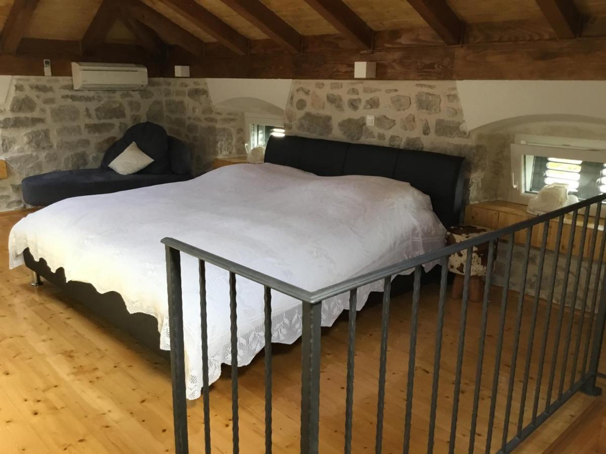 Stein Haus Villa Pirovac Buitenkant foto