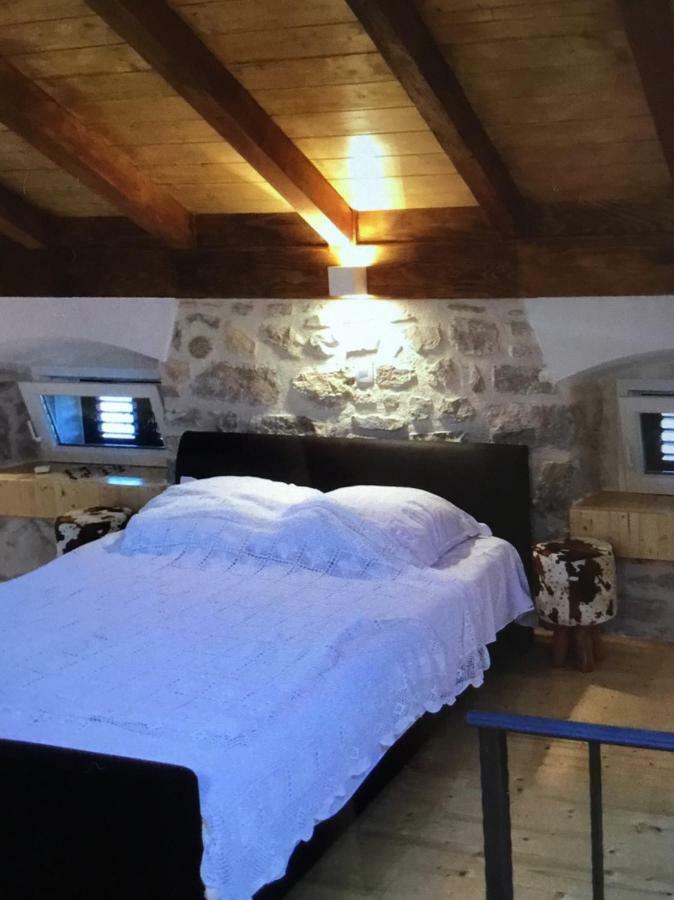 Stein Haus Villa Pirovac Buitenkant foto